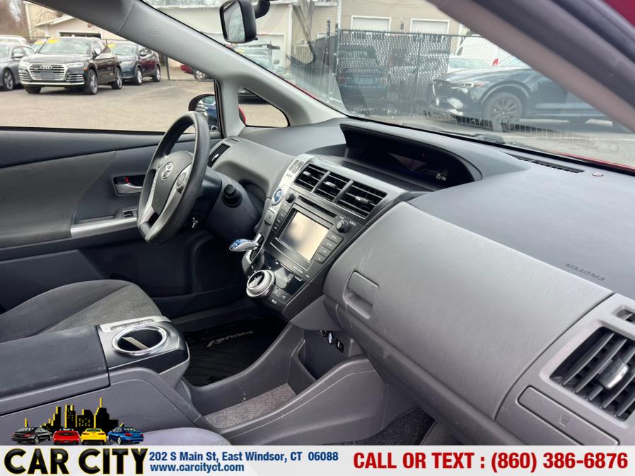 2013 Toyota Prius v Two photo