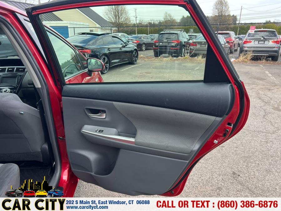 2013 Toyota Prius v Two photo