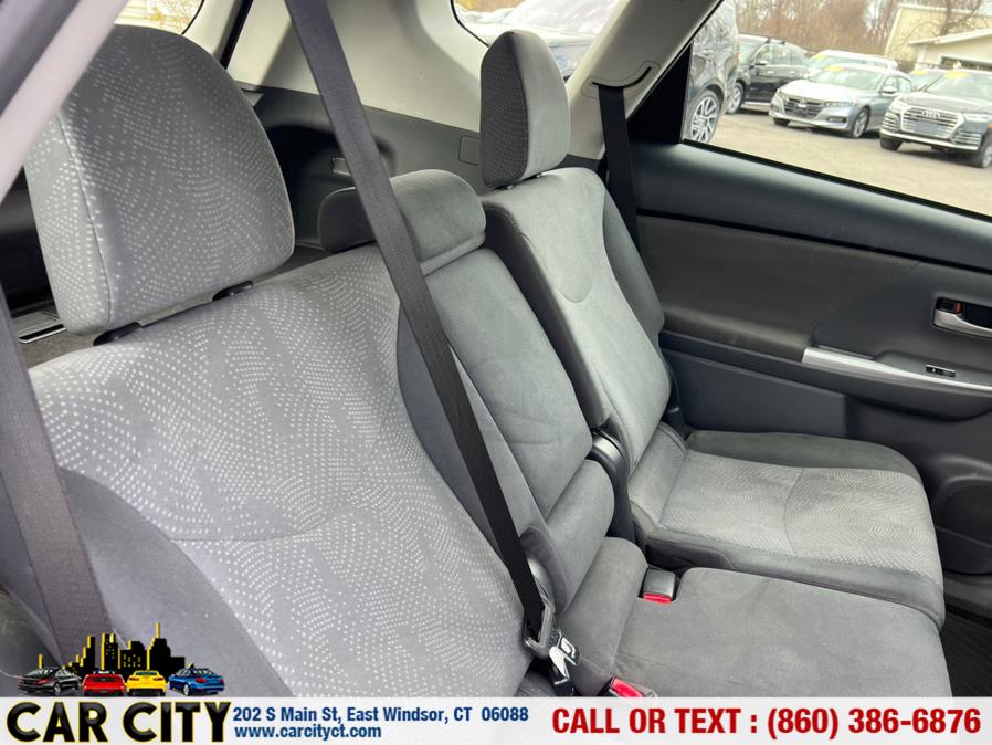 2013 Toyota Prius v Two photo