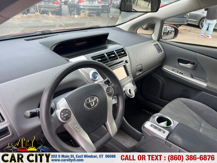 2013 Toyota Prius v Two photo