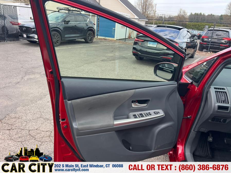 2013 Toyota Prius v Two photo