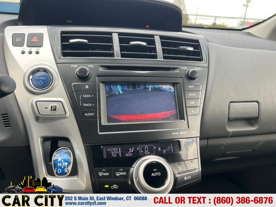 2013 Toyota Prius v Two photo