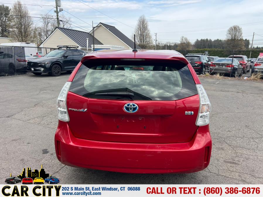 2013 Toyota Prius v Two photo