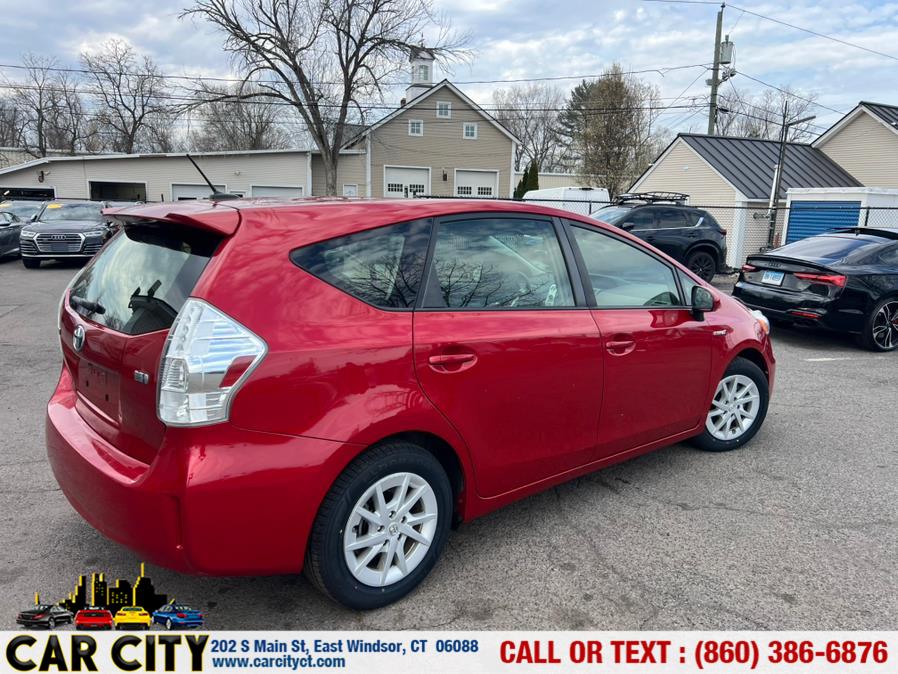 2013 Toyota Prius v Two photo