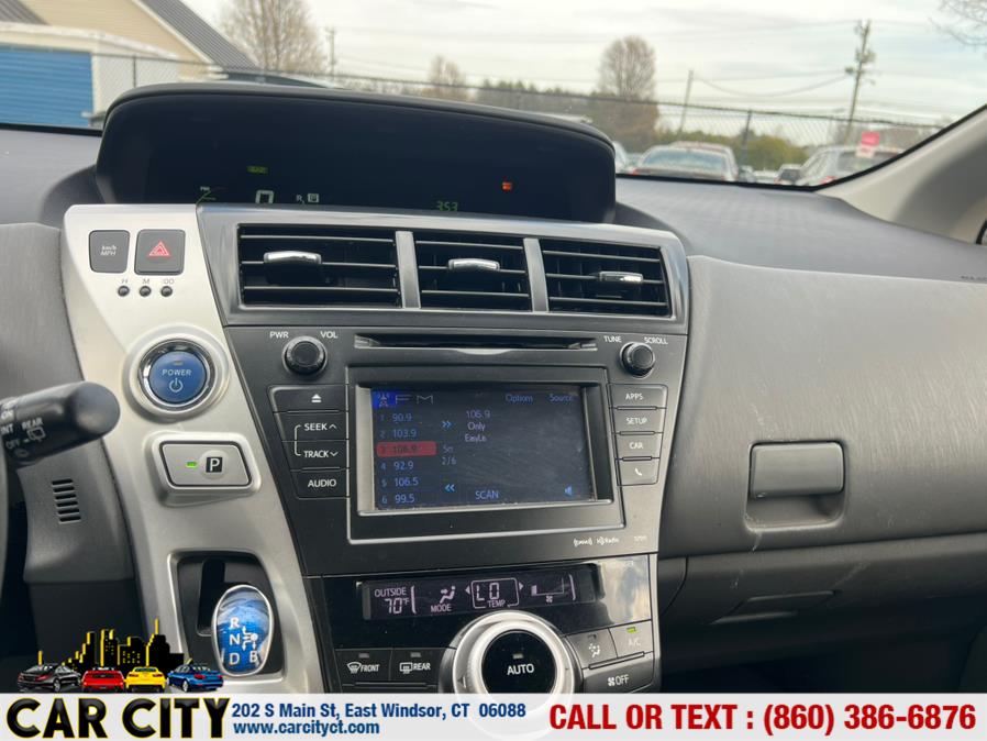 2013 Toyota Prius v Two photo