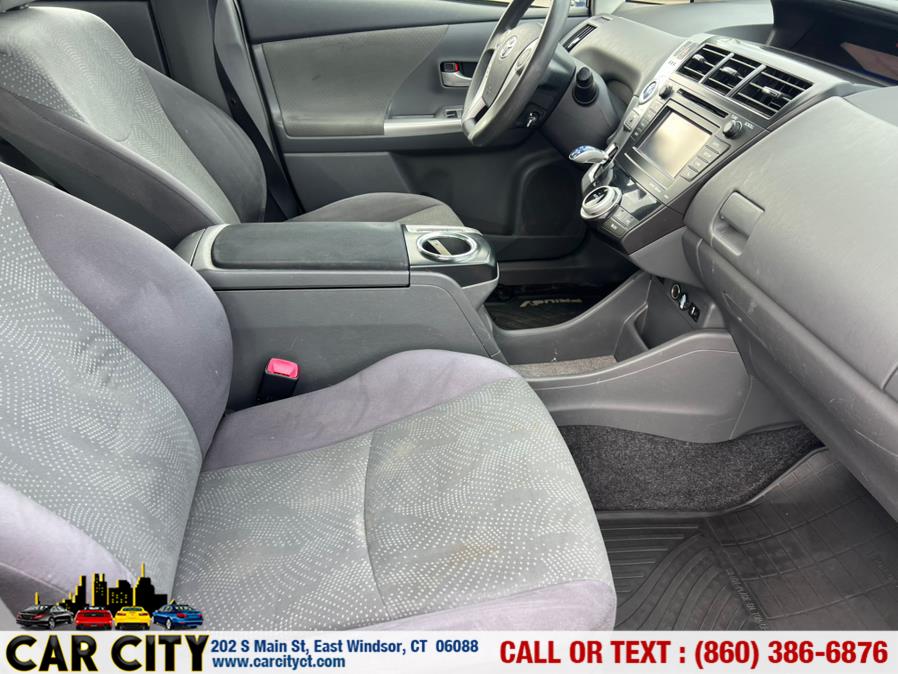 2013 Toyota Prius v Two photo