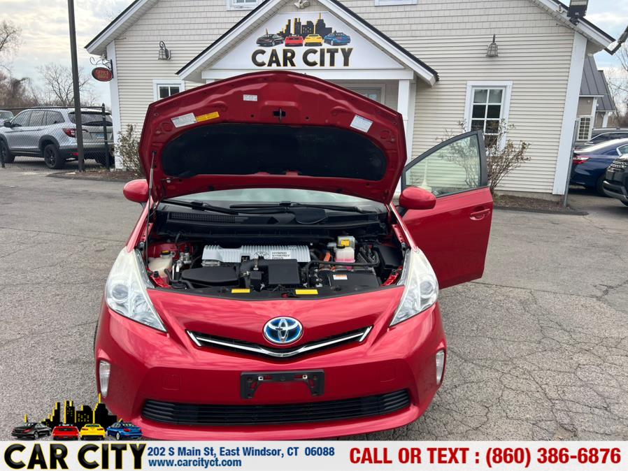 2013 Toyota Prius v Two photo