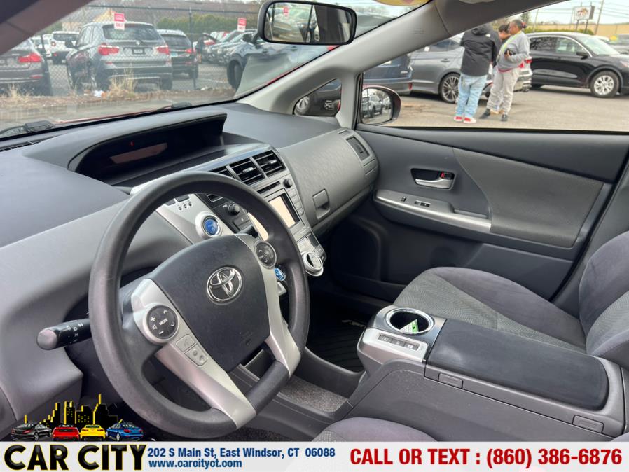2013 Toyota Prius v Two photo