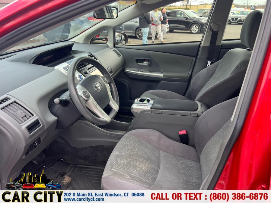2013 Toyota Prius v Two photo