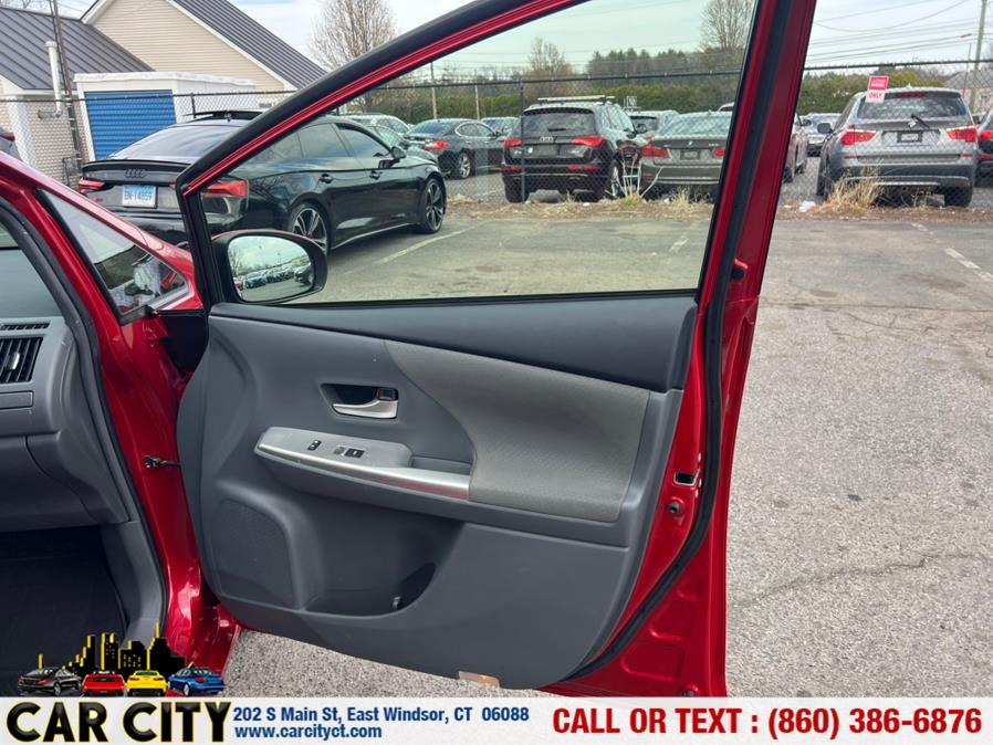 2013 Toyota Prius v Two photo