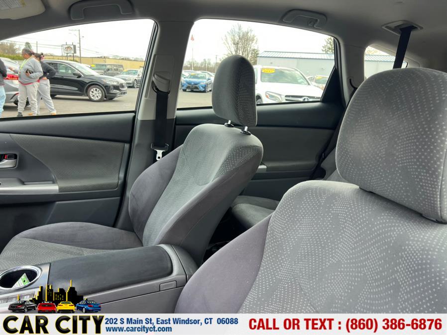 2013 Toyota Prius v Two photo