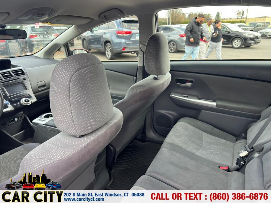 2013 Toyota Prius v Two photo
