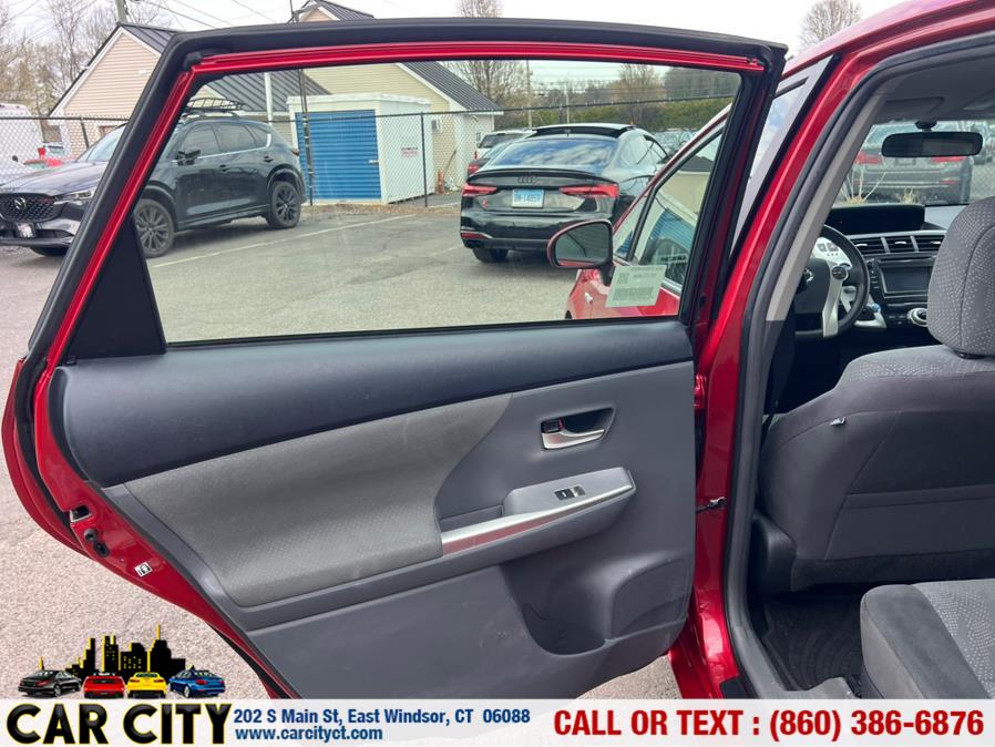 2013 Toyota Prius v Two photo