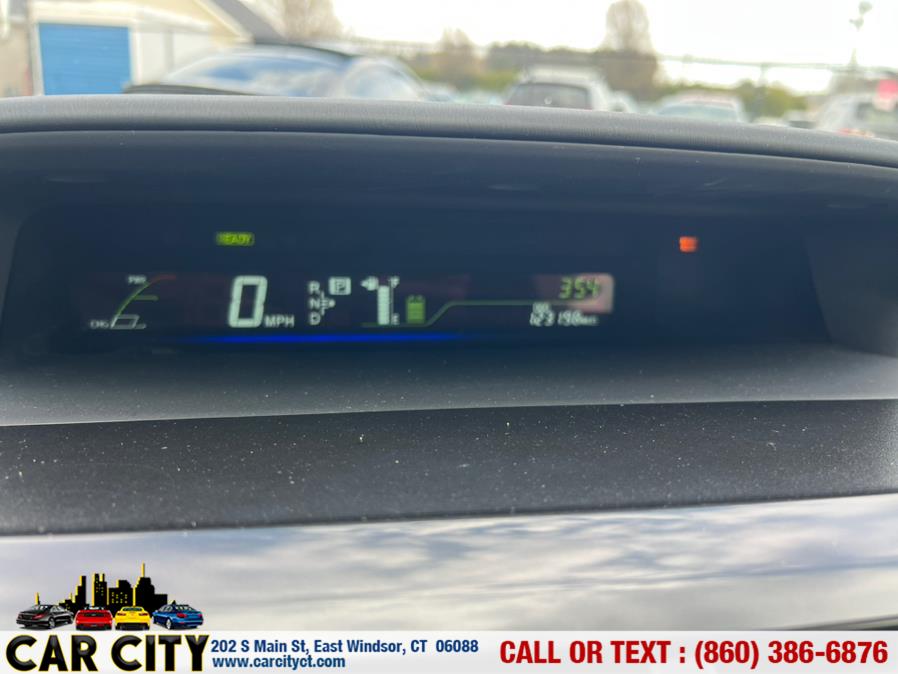 2013 Toyota Prius v Two photo
