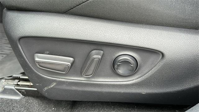 2021 Toyota Venza LE photo