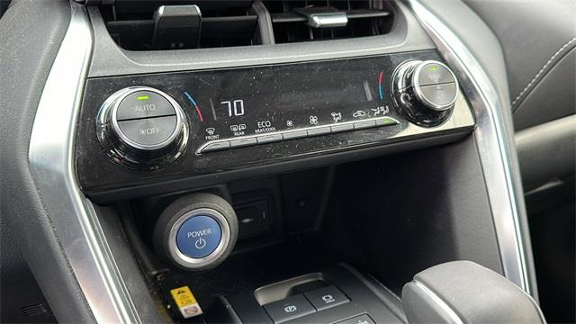 2021 Toyota Venza LE photo