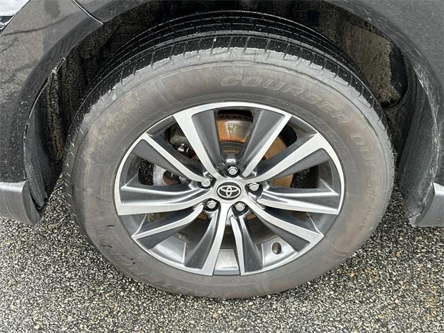 2021 Toyota Venza LE photo