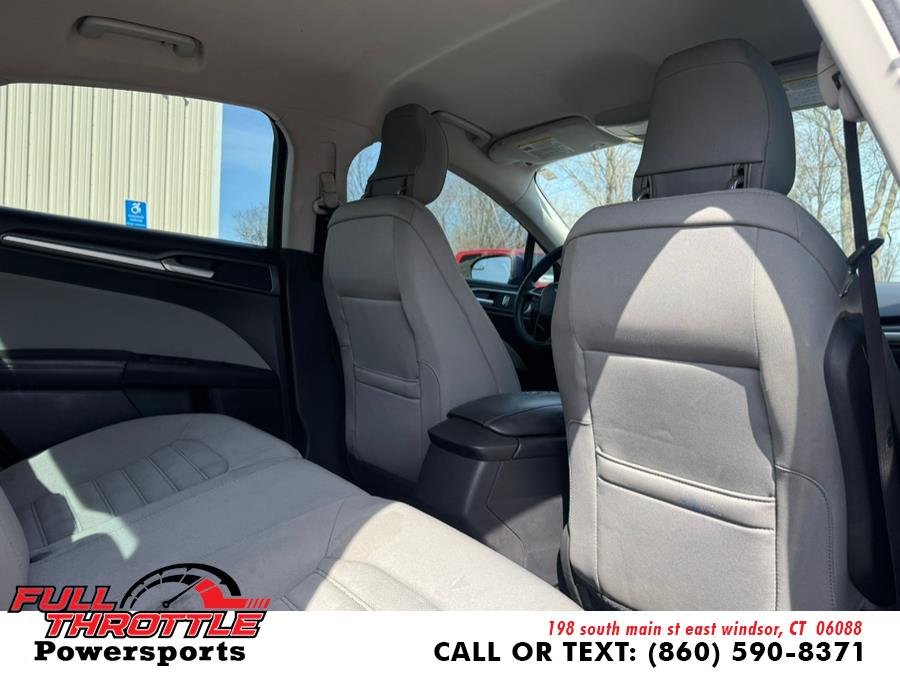 2013 Ford Fusion S photo