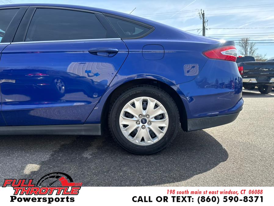 2013 Ford Fusion S photo