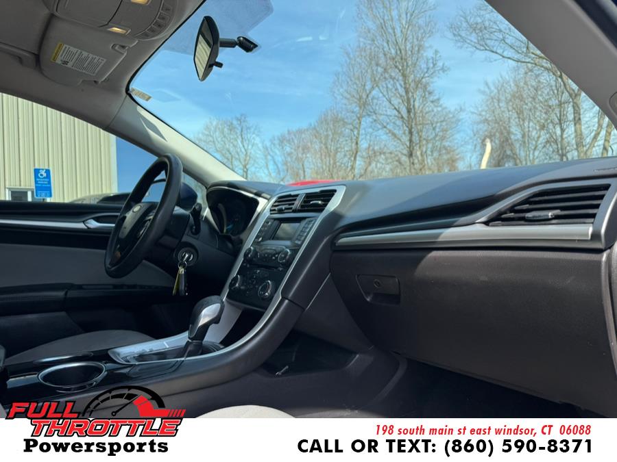 2013 Ford Fusion S photo