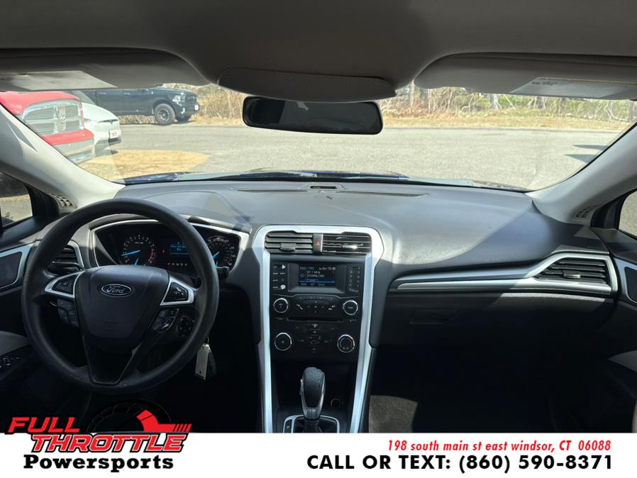 2013 Ford Fusion S photo