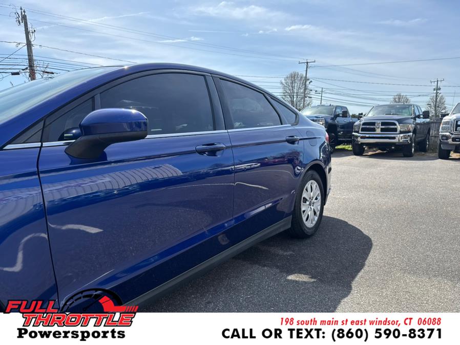 2013 Ford Fusion S photo