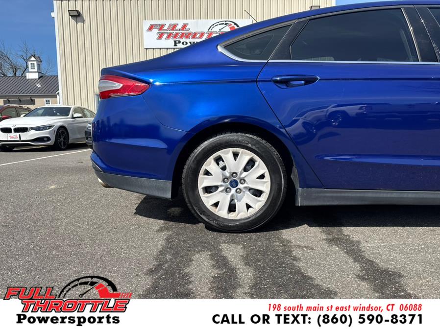 2013 Ford Fusion S photo