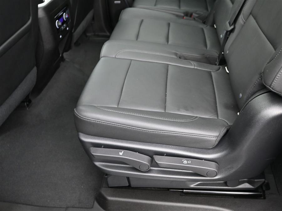 2021 Chevrolet Suburban LT photo