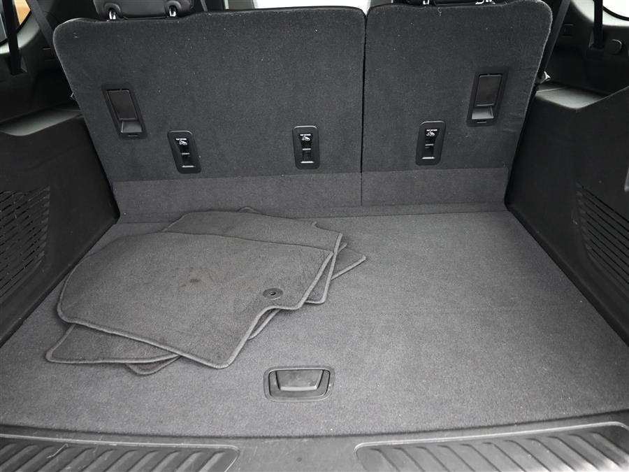 2021 Chevrolet Suburban LT photo