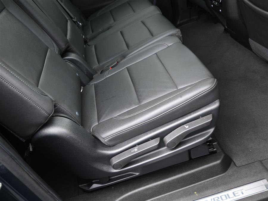 2021 Chevrolet Suburban LT photo