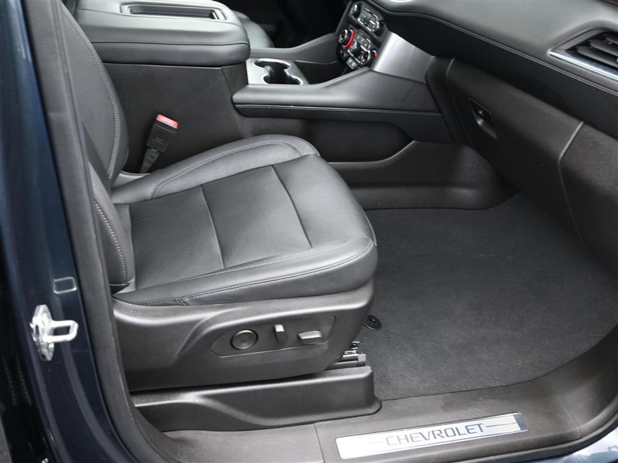 2021 Chevrolet Suburban LT photo