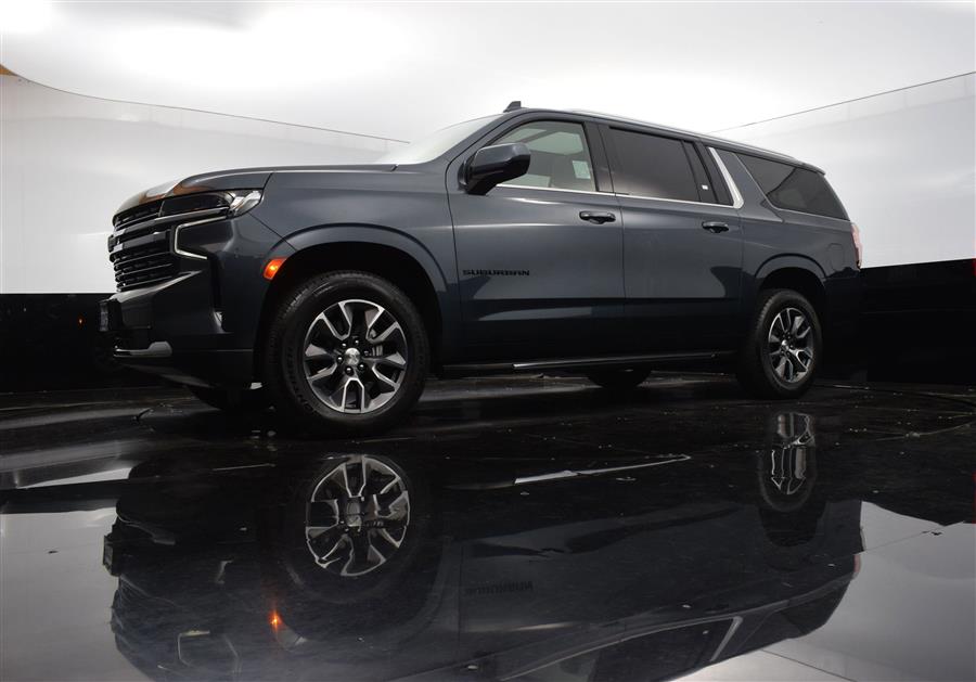 2021 Chevrolet Suburban LT photo