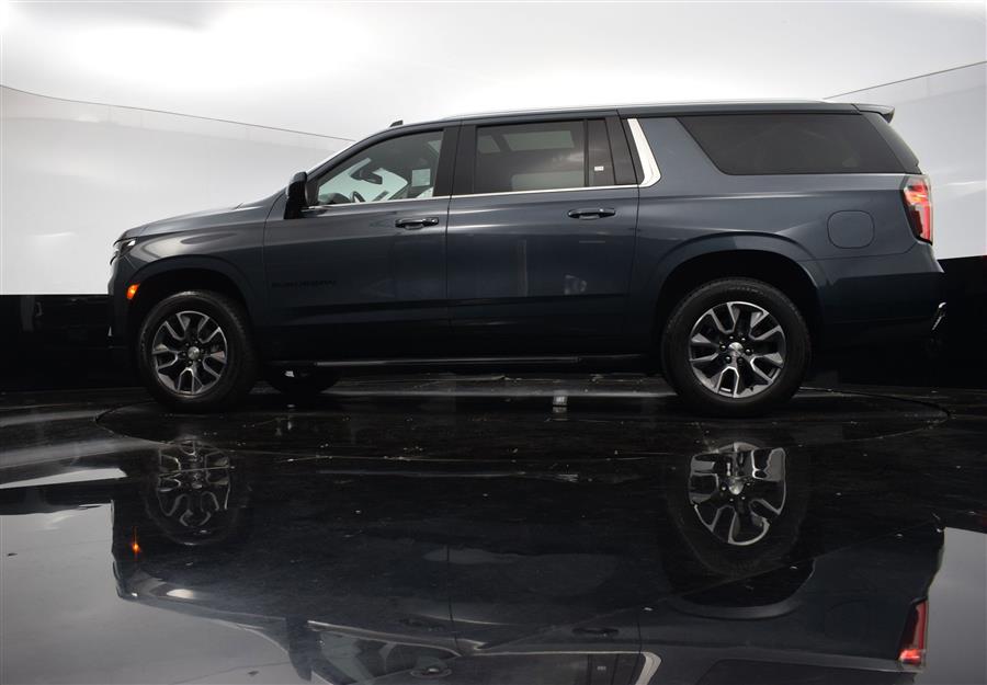 2021 Chevrolet Suburban LT photo