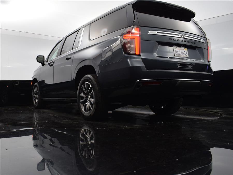 2021 Chevrolet Suburban LT photo