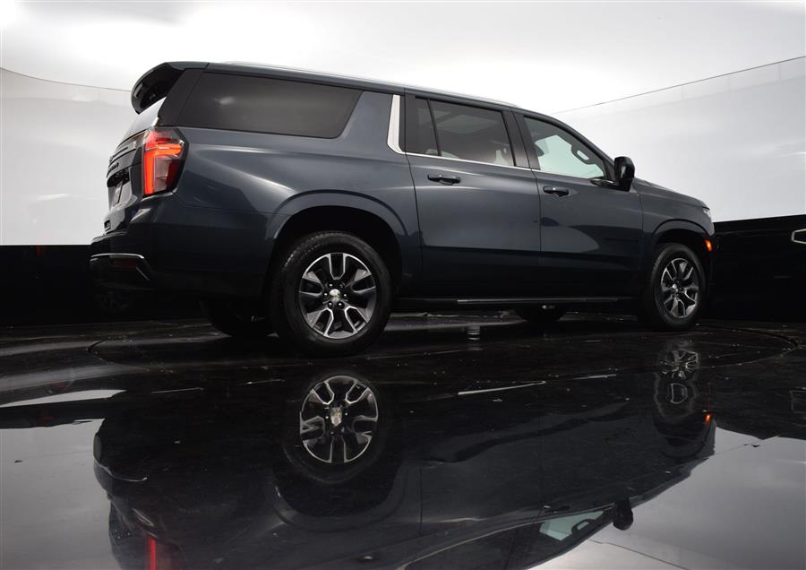 2021 Chevrolet Suburban LT photo