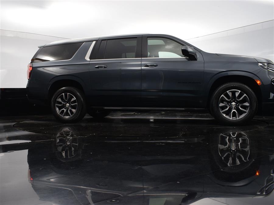 2021 Chevrolet Suburban LT photo