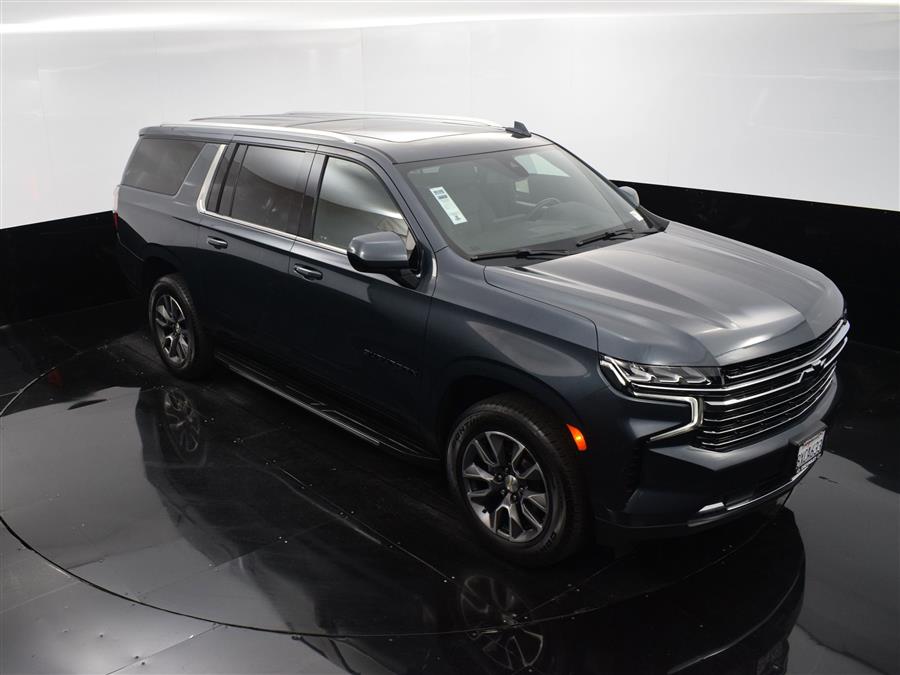 2021 Chevrolet Suburban LT photo