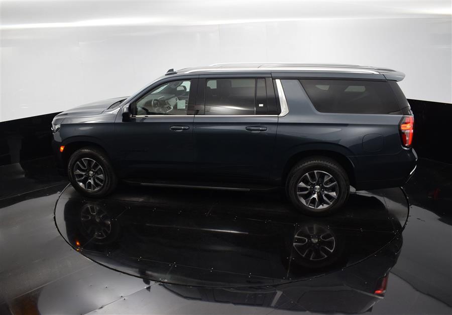 2021 Chevrolet Suburban LT photo