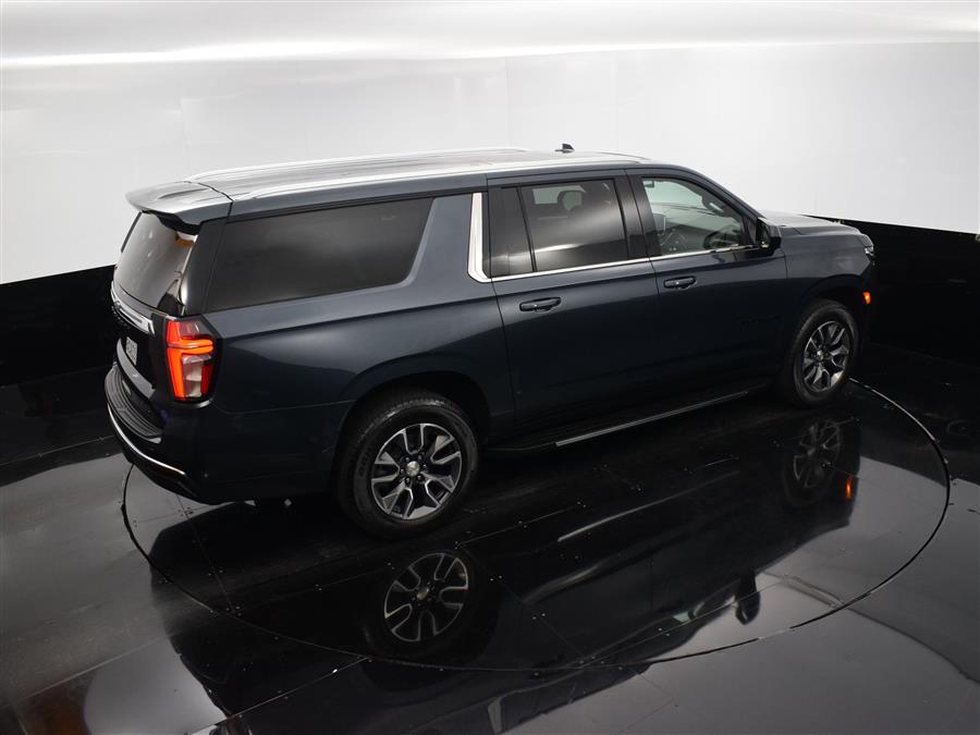 2021 Chevrolet Suburban LT photo