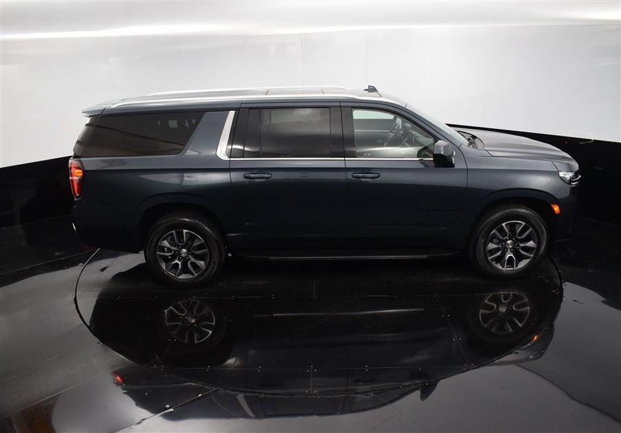 2021 Chevrolet Suburban LT photo