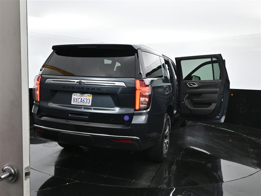 2021 Chevrolet Suburban LT photo