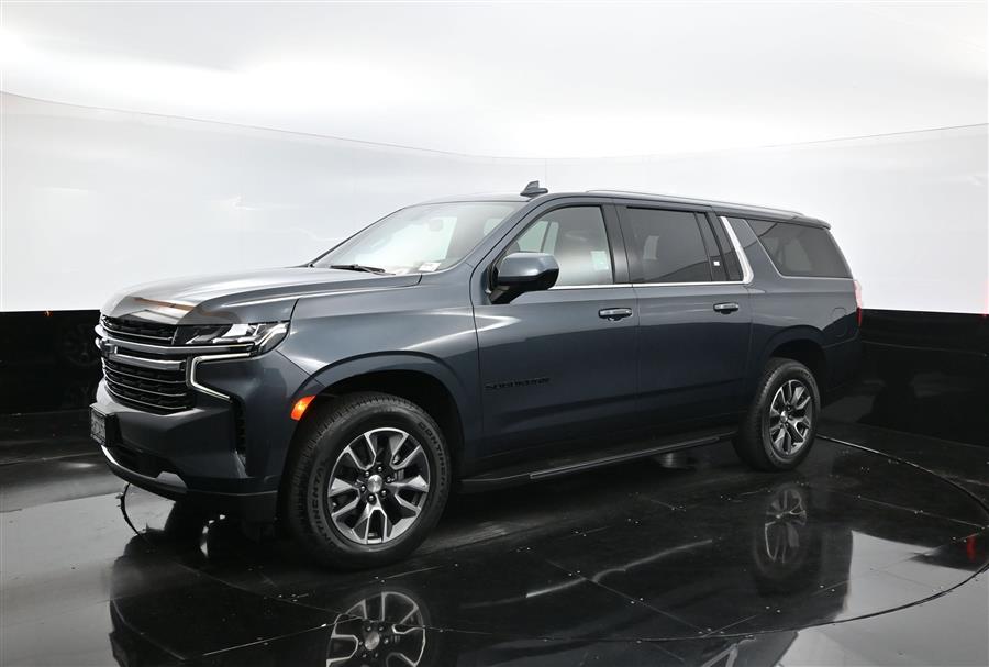 2021 Chevrolet Suburban LT photo