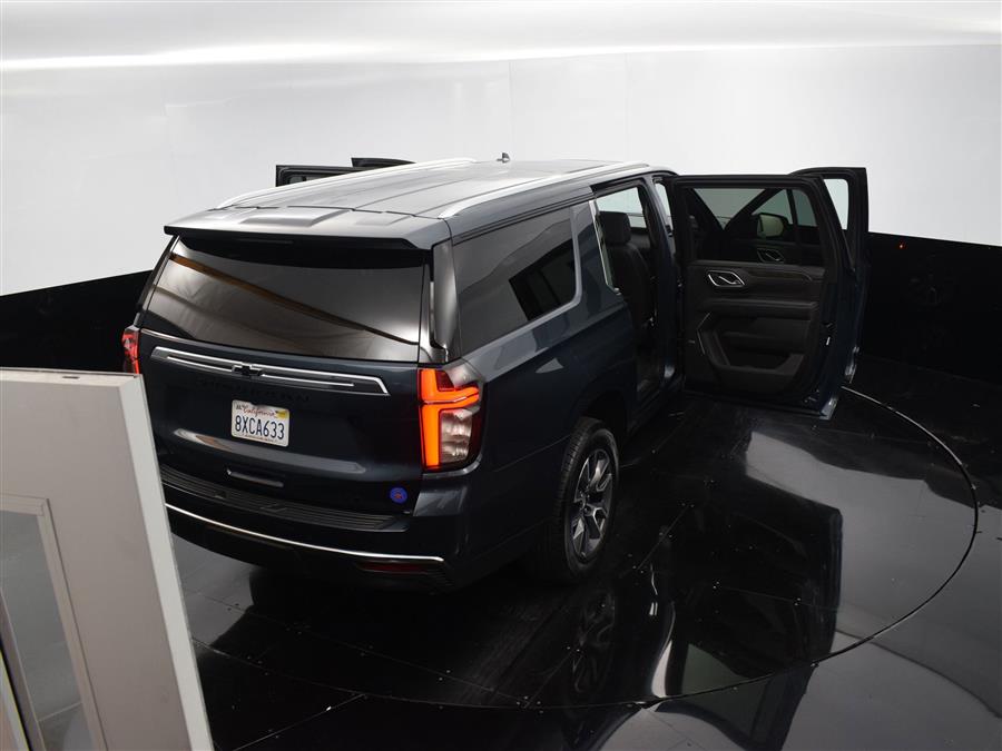 2021 Chevrolet Suburban LT photo