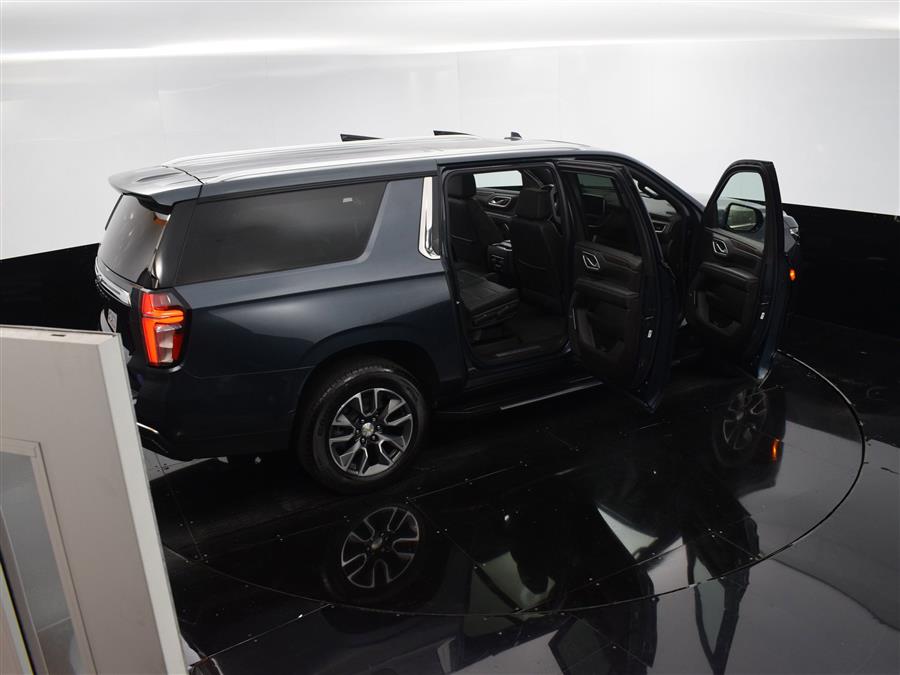 2021 Chevrolet Suburban LT photo