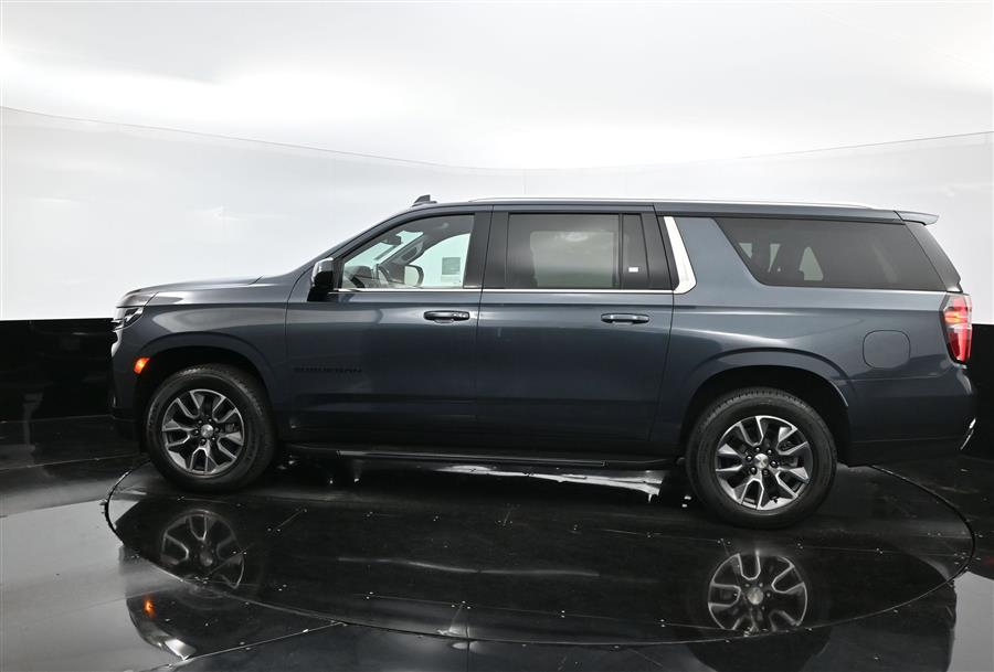 2021 Chevrolet Suburban LT photo