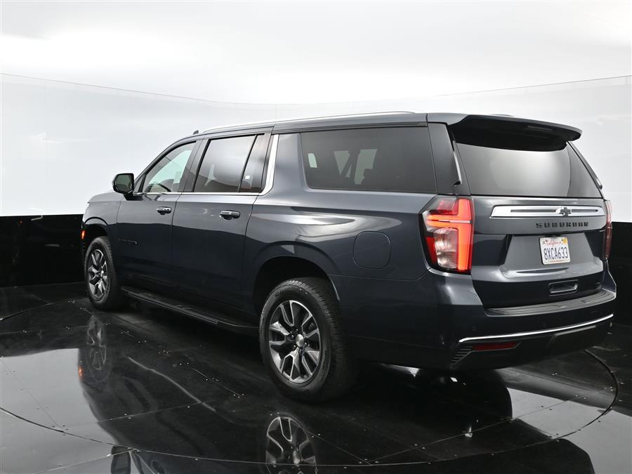 2021 Chevrolet Suburban LT photo
