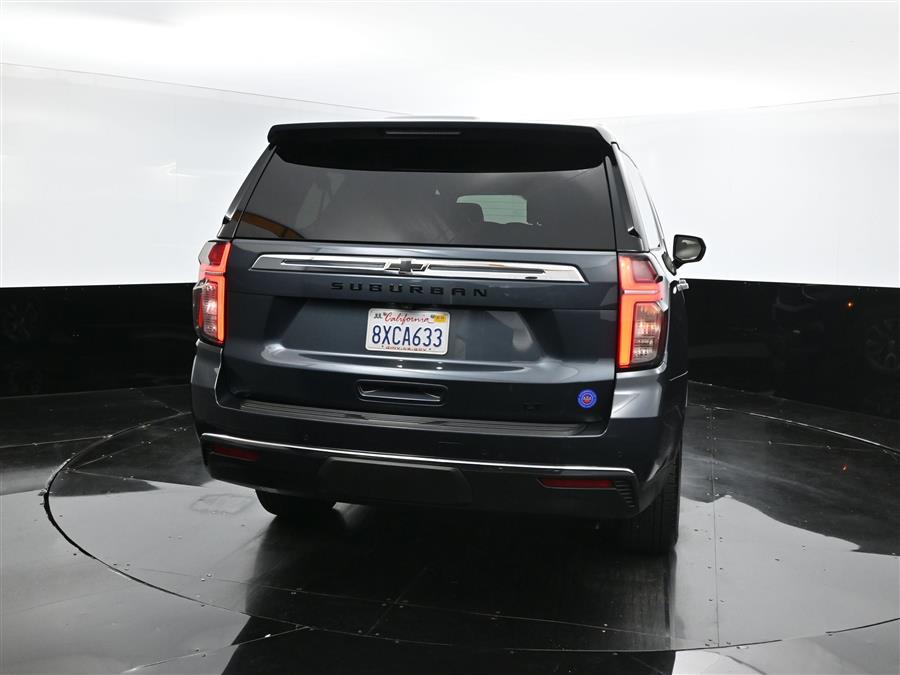 2021 Chevrolet Suburban LT photo