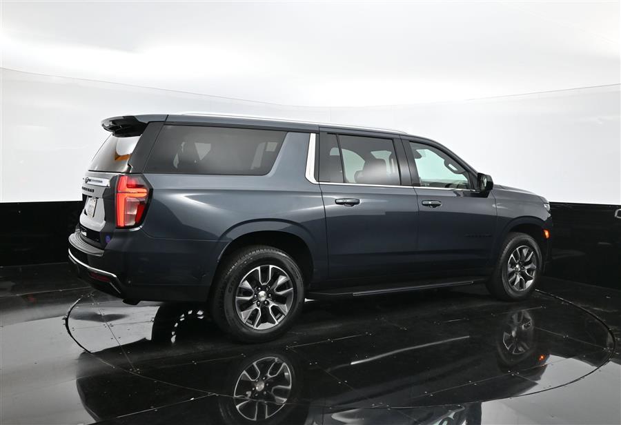 2021 Chevrolet Suburban LT photo