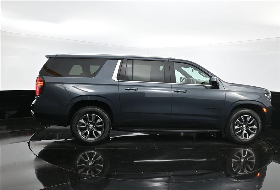 2021 Chevrolet Suburban LT photo