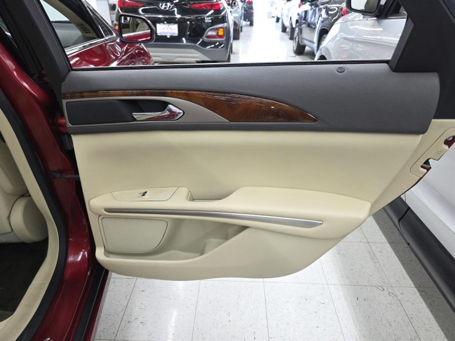 2015 Lincoln MKZ 4dr Sdn FWD photo